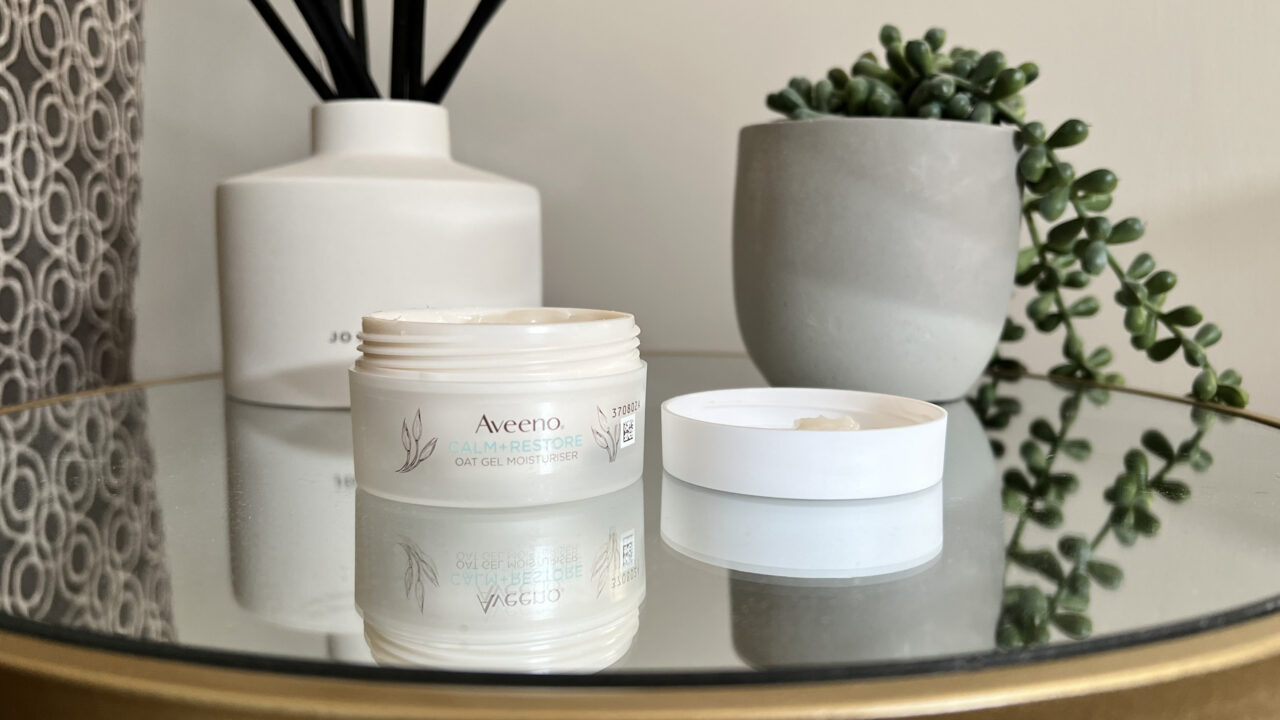 Aveeno Oat Gel review for sensitive, oily skin and eczema