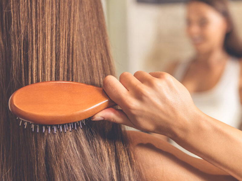 How-to-clean-a-hair-brus