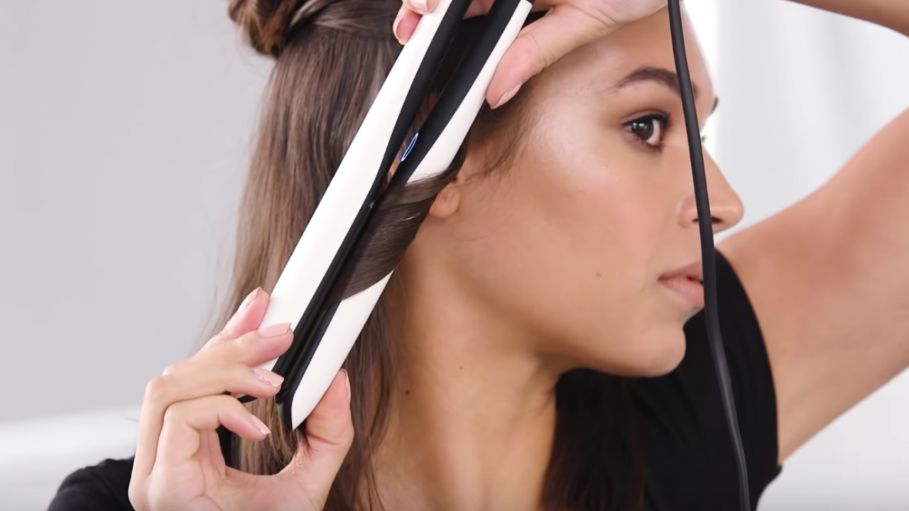 How to curl your hair with straighteners